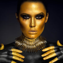 Lade das Bild in den Galerie-Viewer, Spannrahmenbild Portrait einer Frau Schwarz Gold Quadrat