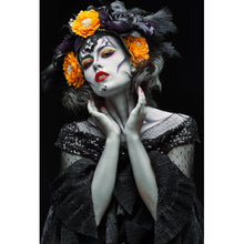 Lade das Bild in den Galerie-Viewer, Aluminiumbild La Catrina mit orangenen Blumen Hochformat