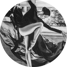Lade das Bild in den Galerie-Viewer, Aluminiumbild gebürstet Prima Ballerina Vintage Zeichenstil Kreis