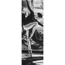 Lade das Bild in den Galerie-Viewer, Aluminiumbild Prima Ballerina Vintage Zeichenstil Panorama Hoch