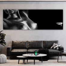 Lade das Bild in den Galerie-Viewer, Poster Reizvolle Frau mit glänzender Haut Panorama