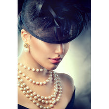 Lade das Bild in den Galerie-Viewer, Spannrahmenbild Retro Frauen Porträt Hochformat