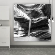 Lade das Bild in den Galerie-Viewer, Poster Sandstrahl fällt von Felsen Quadrat