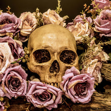 Lade das Bild in den Galerie-Viewer, Poster Schädel auf Rosen Quadrat