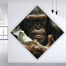 Lade das Bild in den Galerie-Viewer, Poster Schimpanse hält sanft eine weiße Taube Raute