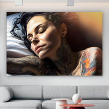 Lade das Bild in den Galerie-Viewer, Leinwandbild Schlafende Tattoo Frau Querformat