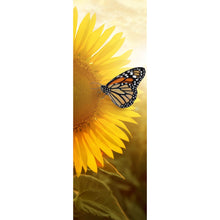 Lade das Bild in den Galerie-Viewer, Leinwandbild Schmetterlinge im Sonnenblumenfeld Panorama Hoch