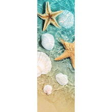Lade das Bild in den Galerie-Viewer, Poster Seesterne und Muscheln am Strand Panorama Hoch