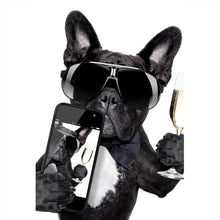 Lade das Bild in den Galerie-Viewer, Leinwandbild Selfie Time Bulldogge Hochformat