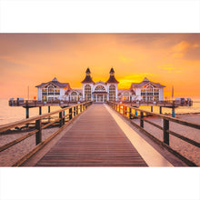 Lade das Bild in den Galerie-Viewer, Leinwandbild Sellin Pier auf Rügen Querformat