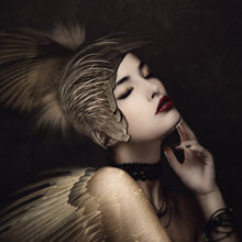 Lade das Bild in den Galerie-Viewer, Spannrahmenbild Sexy Angel Quadrat