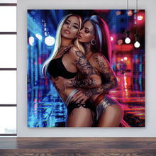 Lade das Bild in den Galerie-Viewer, Poster Sexy City Girls Quadrat