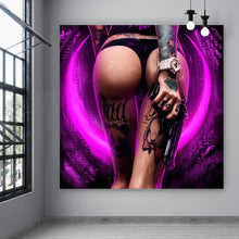 Lade das Bild in den Galerie-Viewer, Aluminiumbild Sexy Pink Gun Girl Quadrat