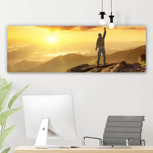 Lade das Bild in den Galerie-Viewer, Poster Sieger auf dem Berggipfel Panorama