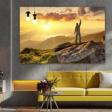 Lade das Bild in den Galerie-Viewer, Poster Sieger auf dem Berggipfel Querformat
