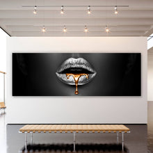 Lade das Bild in den Galerie-Viewer, Spannrahmenbild Silberfarbene Lippen Panorama