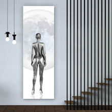 Lade das Bild in den Galerie-Viewer, Poster Silberne Frau vor Vollmond Panorama Hoch