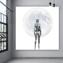 Lade das Bild in den Galerie-Viewer, Poster Silberne Frau vor Vollmond Quadrat