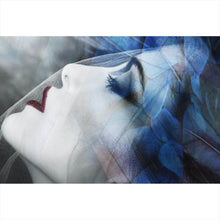 Lade das Bild in den Galerie-Viewer, Aluminiumbild gebürstet Sinnliche Frau mit Schleier Querformat