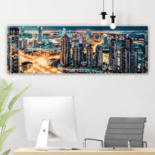 Lade das Bild in den Galerie-Viewer, Poster Skyline von Dubai bei Nacht Panorama