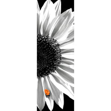 Lade das Bild in den Galerie-Viewer, Leinwandbild Sonnenblume mit Marienkäfer Panorama Hoch