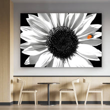 Lade das Bild in den Galerie-Viewer, Aluminiumbild gebürstet Sonnenblume mit Marienkäfer Querformat