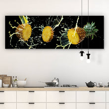 Lade das Bild in den Galerie-Viewer, Poster Spritzende Ananas Panorama