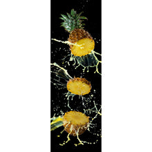 Lade das Bild in den Galerie-Viewer, Leinwandbild Spritzende Ananas Panorama Hoch