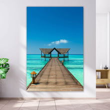 Lade das Bild in den Galerie-Viewer, Aluminiumbild Steg auf den Malediven Hochformat