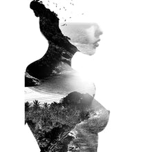 Lade das Bild in den Galerie-Viewer, Spannrahmenbild Strand in Silhouette einer Frau Hochformat