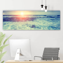 Lade das Bild in den Galerie-Viewer, Poster Stürmische Wellen bei Sonnenuntergang Panorama