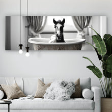 Lade das Bild in den Galerie-Viewer, Aluminiumbild gebürstet Süßes Pferd in der Wanne Panorama