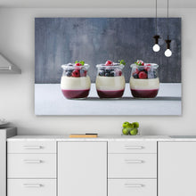 Lade das Bild in den Galerie-Viewer, Leinwandbild Süßspeise mit Beeren Querformat
