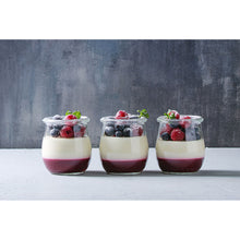 Lade das Bild in den Galerie-Viewer, Spannrahmenbild Süßspeise mit Beeren Querformat