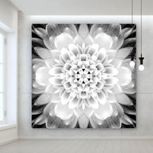 Lade das Bild in den Galerie-Viewer, Acrylglasbild Symetrische Blüte Quadrat