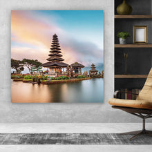 Lade das Bild in den Galerie-Viewer, Leinwandbild Tempel in Indonesien Quadrat