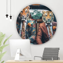 Lade das Bild in den Galerie-Viewer, Aluminiumbild gebürstet Tiger Duo im Anzug Digital Art Kreis