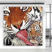 Lade das Bild in den Galerie-Viewer, Spannrahmenbild Tigerliebe Mutter mit Kind Quadrat