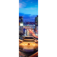 Lade das Bild in den Galerie-Viewer, Leinwandbild Tor am Markt Südkorea Panorama Hoch