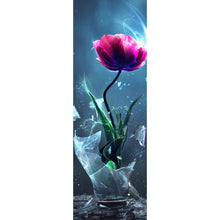 Lade das Bild in den Galerie-Viewer, Spannrahmenbild Tulpe in zerbrochener Glühbirne Panorama Hoch