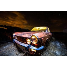 Lade das Bild in den Galerie-Viewer, Aluminiumbild gebürstet Verrosteter Oldtimer Querformat