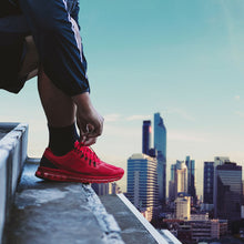 Lade das Bild in den Galerie-Viewer, Spannrahmenbild Sportschuhe Quadrat