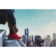 Lade das Bild in den Galerie-Viewer, Spannrahmenbild Sportschuhe Querformat