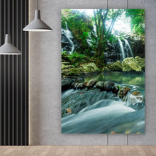 Lade das Bild in den Galerie-Viewer, Aluminiumbild gebürstet Wasserfall im Regenwald Hochformat