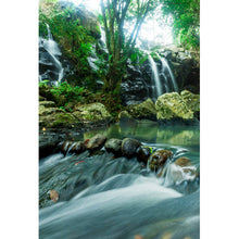 Lade das Bild in den Galerie-Viewer, Aluminiumbild gebürstet Wasserfall im Regenwald Hochformat