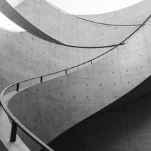 Lade das Bild in den Galerie-Viewer, Leinwandbild Wendeltreppe Moderne Architektur Quadrat