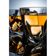 Lade das Bild in den Galerie-Viewer, Aluminiumbild gebürstet Whiskeygläser mit Eiswürfeln Hochformat