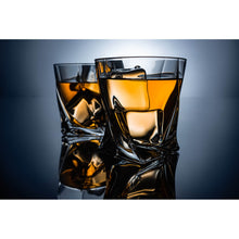 Lade das Bild in den Galerie-Viewer, Leinwandbild Whiskeygläser mit Eiswürfeln Querformat