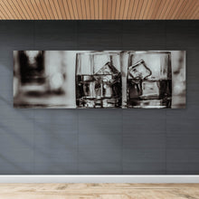 Lade das Bild in den Galerie-Viewer, Poster Whiskeygläser Schwarz Weiß Panorama