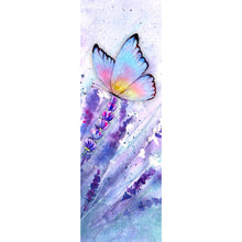 Lade das Bild in den Galerie-Viewer, Spannrahmenbild Wiesenlavendel mit buntem Schmetterling Panorama Hoch